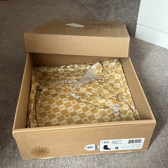 Black ugg Australia w classic cardy - Picture 6 of 7